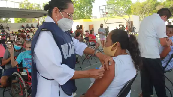 El primer día de la jornada, se estará vacunando a personas de 30 a 39 años, con domicilio en las colonias populares de Felipe Carrillo Puerto