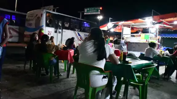 En Campeche, para calmar el hambre los trabajadores recurren a los ricos tacos del mercado