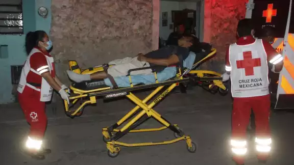 Ebrio es atropellado por auto que se da a la figa en Tizimín