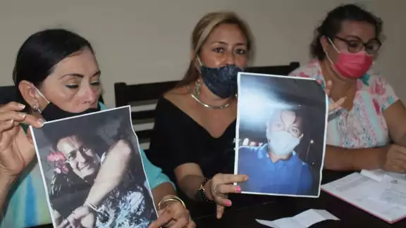 Las mujeres que acusan a hombre de robo Las mujeres que acusan a hombre de robo