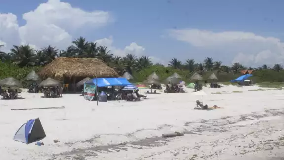 Los pobladores de El Cuyo buscan evitar que la costa sea acaparada por unas pocas personas Los pobladores de El Cuyo buscan evitar que la costa sea acaparada por unas pocas personas