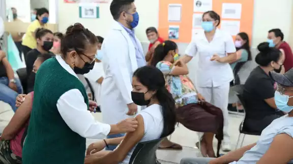 La vacuna que recibirán será de la farmacéutica AstraZeneca