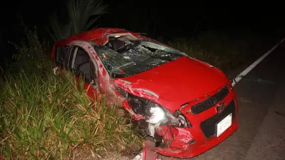 Una ambulancia de la Cruz Roja acudió al lugar del accidente