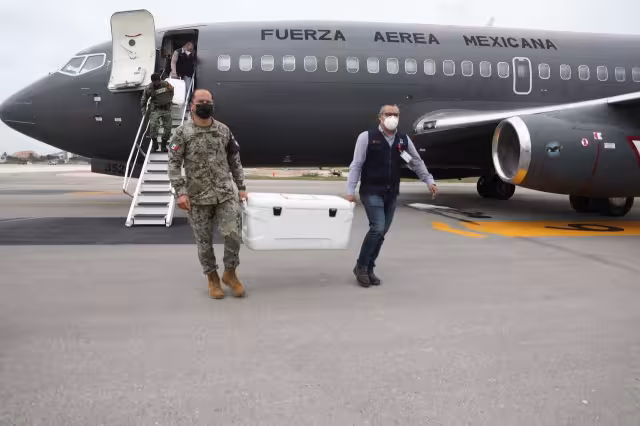 Las vacunas arribaron al estado alrededor de las 14:30 horas