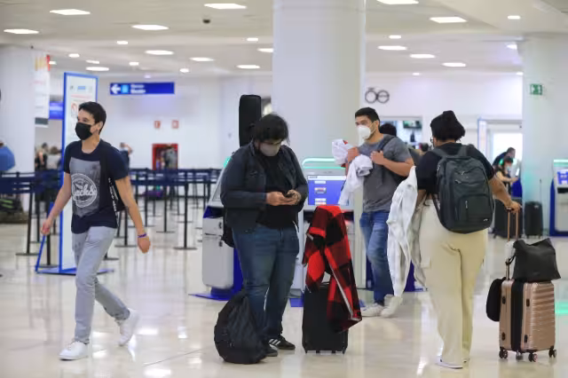 Luis Archondo lleva siete años tocando en esta banda de punk puertorriqueña