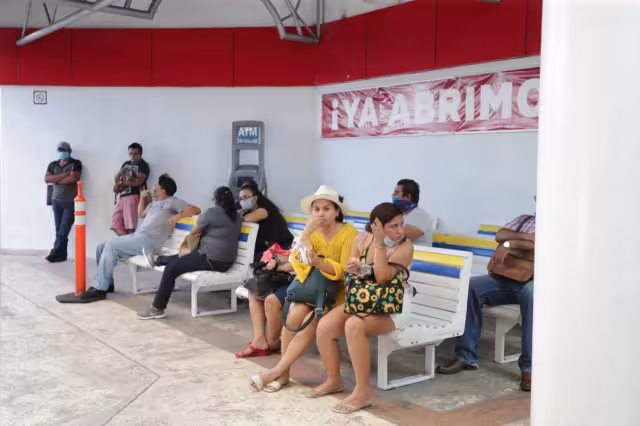 Hasta las 12:00 horas se reportaron 562 pacientes en aislamiento social y 172 hospitalizados
