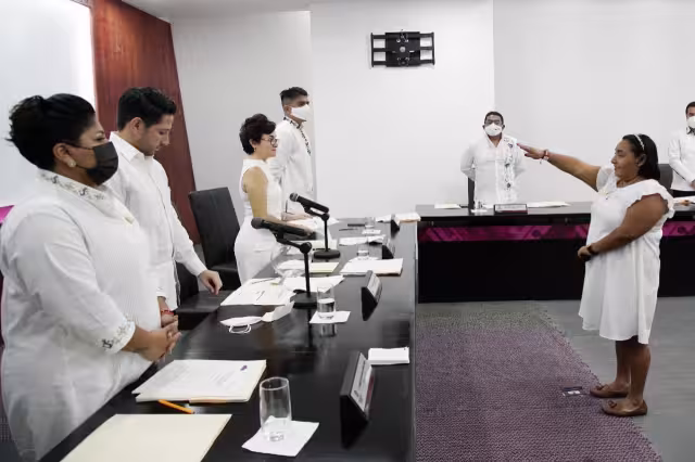 Durante la ceremonia estuvo presente Juanita Alonso Marrufo, alcaldesa de Cozumel para rendir testimonio