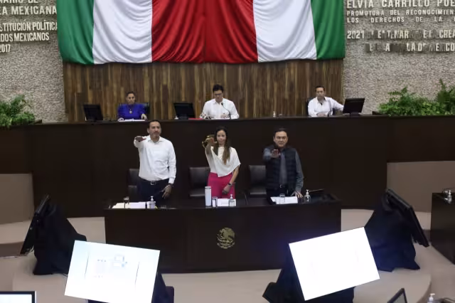 Los integrantes del gabinete de Mauricio Vila comparecen ante el Congreso Local de Yucatán.