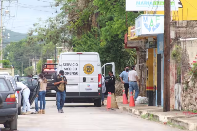 El cráneo humado fue encontrado esta mañana en la puerta de una refaccionaria en Ticul