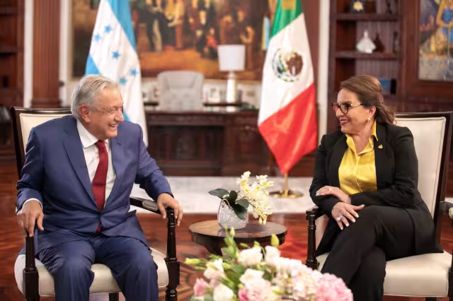 AMLO y Xiomara Castro mantiene políticas similares, según reconoció el mandatario. Foto: Twitter @lopezobrador_