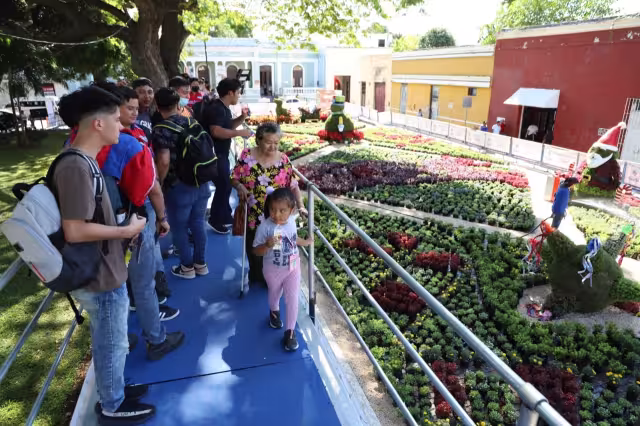 Visitantes llegaron sin esperar a la inauguración oficial