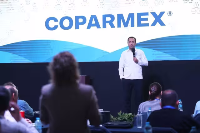 Mauricio Vila participó en el Seminario Nacional de Formación de la Coparmex Mérida 2022. Foto: Cortesía.