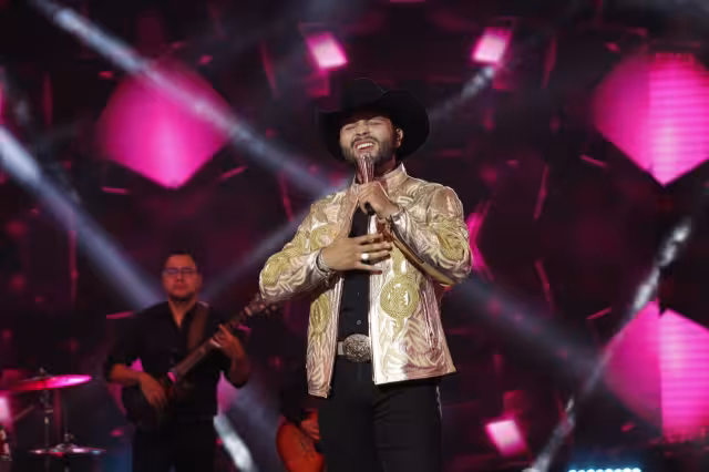 Leonardo Aguilar hizo comentarios negativos a los participantes de La Academia durante el concierto de este domingo