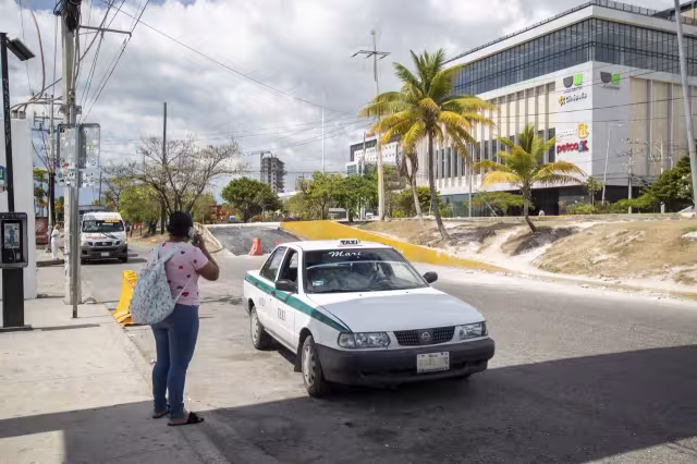 Taxistas de Cancún ahora operarán con Uber