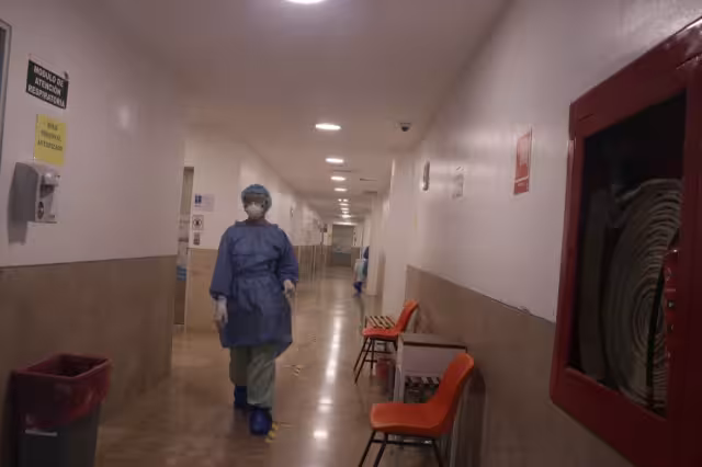 Las vacunas están a menos 70 grados centígrados, lo cual facilita mantenerlas a temperatura de congelamiento por varios días