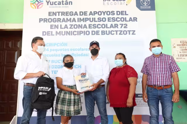Con estas entregas de equipos escolares, cada alumno se ahorra un aproximado de 2 mil 200 pesos