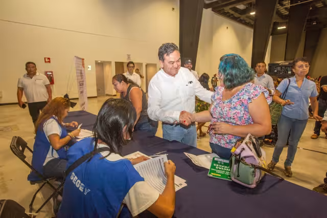 En la primera jornada de entregas se benefició a los alumnos de Umán, Celestún y Kinchil