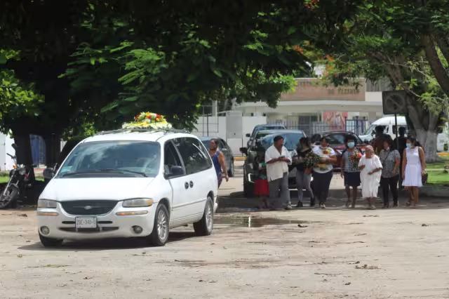 La tarde de ayer martes la policía, junto con criminalistas, realizaron la reconstrucción de los hechos en la vivienda ubicada en la esquina del polifuncional