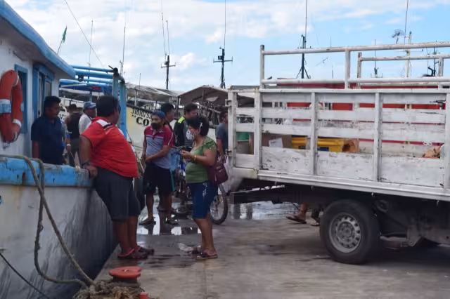 Parte de los oficios en el lugar son realizados por las Gaviotas, agrupación conformada por 150 mujeres que trabajan por dinero o producto