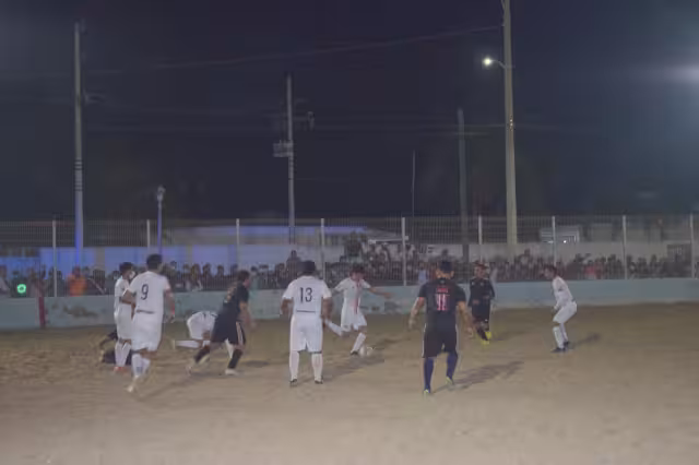 La asistencia masiva hizo que la final del “Torneo del Pueblo” se saliera de control