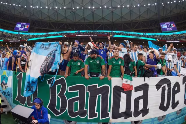 Mexicanos y argentinos protagonizan pelea en la tribuna