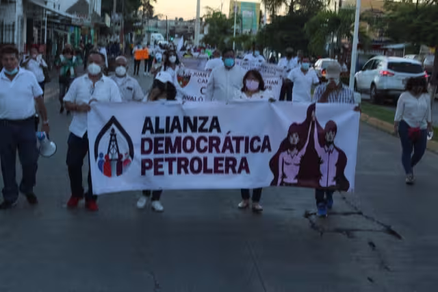 Los manifestantes acusan que Víctor Kidnie y Hernández Colunga los amenazan para que claudiquen y hacerlos ver como “un grupo de revoltosos”.