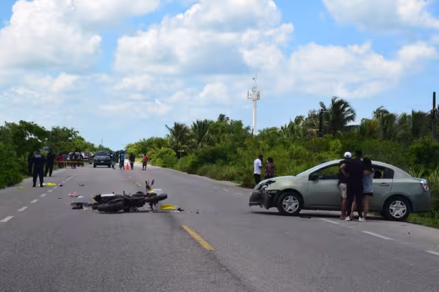 Turista manda al hospital a motociclista tras atropellarla en Progreso
