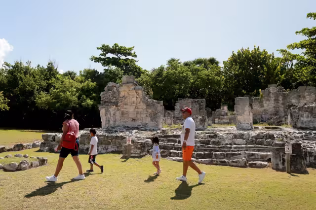 Pok-Tak-Pok y las Ruinas de El Rey; ambas ubicadas en la Zona Hotelera de Cancún