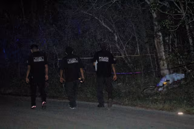 Al lugar arribaron paramédicos de la Cruz Roja, quienes confirmaron el deceso del hombre