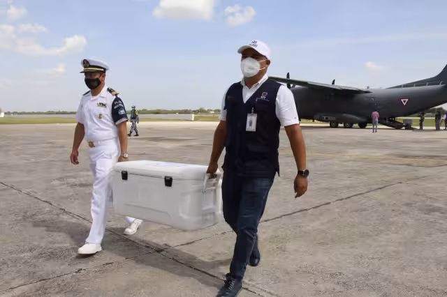 Llegan 110 500 dosis de la vacuna contra el coronavirus en Yucatán