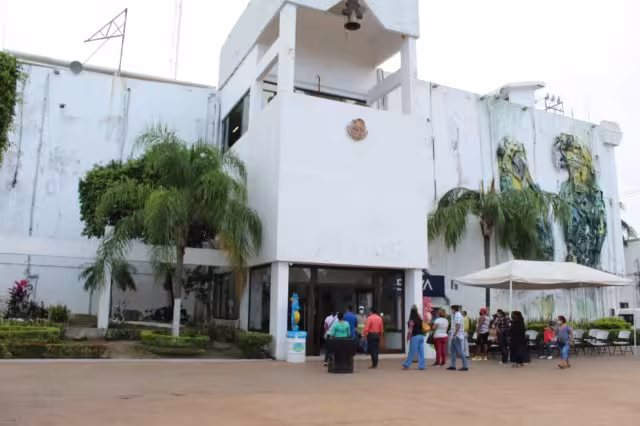 Las infecciones al parecer incluyen la Academia de Policía, Obras Públicas y Juntas Municipales