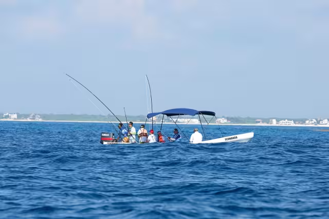 Los premios a entregar en el Torneo de Pesca 'Capitán Ferrat' en Cancún, suman un total de 300 mil pesos
