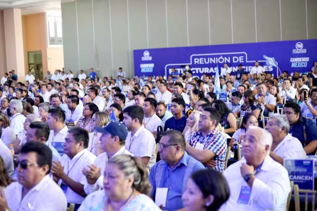 Presidente de la Junta de Gobierno del Congreso, Víctor Lozano, dice que aún no son rival para Morena