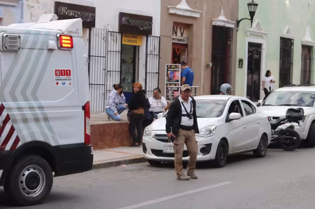 Paramédicos atendieron el hombre para trasladarlo a un hospital