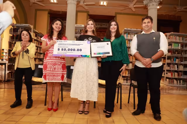 Erica Millet recibe el Premio Beatriz Espejo por el cuento "Que los culpables paguen"