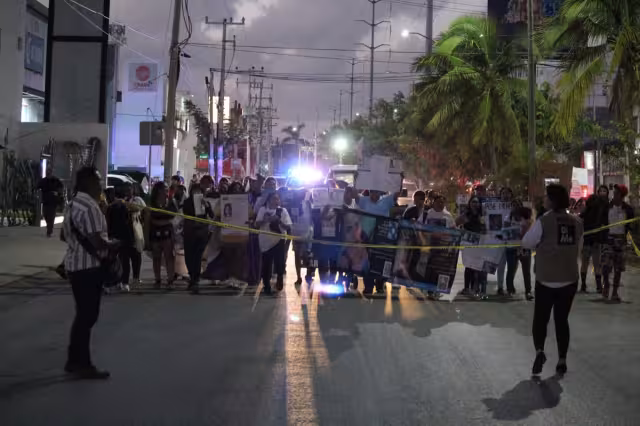 El contingente que partió de la glorieta del Albañil y se dirigió hacia la Fiscalía General del Estado