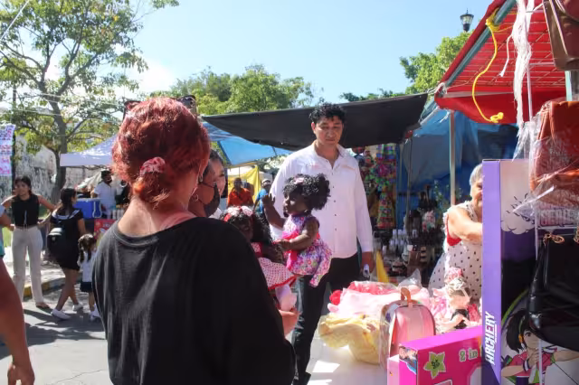 Juguetes, ropa y roscas de reyes son los productos más comprados este 6 de enero