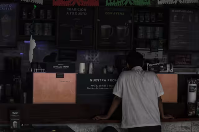 El Aeropuerto Internacional de Cancún activó sus plantas de energía de emergencia para evitar afectaciones en vuelos