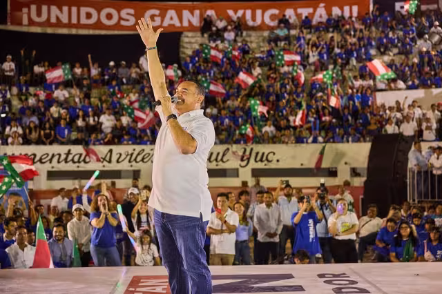 Renán Barrera ofreció un mitin en Motul, donde destacó la entrega de despensas y acarreos