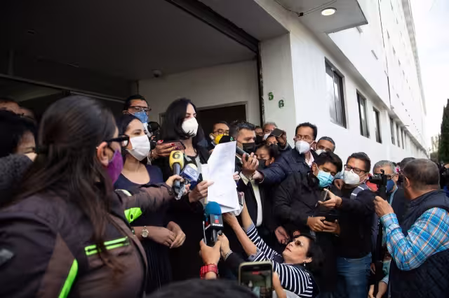 Los alcaldes se presentaron en la Fiscalía capitalina para denunciar los delitos de lesiones y el uso indebido del servicio público