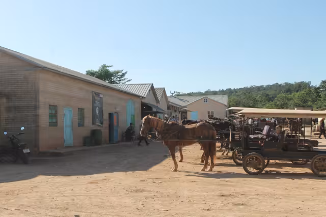 Yalnón es regida por dos gobernadores por un periodo de tres años pudiendo reelegirse