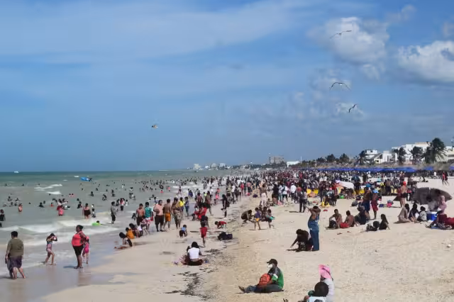 Familias enteras acudieron al puerto de Progreso para disfrutar de un día soleado