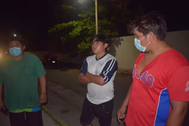 Aseguran que sólo fueron a llevar a un familiar, y fueron ellos quienes terminaron en la cárcel luego de ser jaloneados