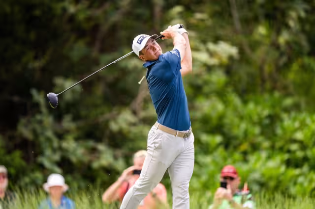 El noruego que se presentó como campeón defensor cerró la tercera ronda de la competencia como líder del torneo con -19