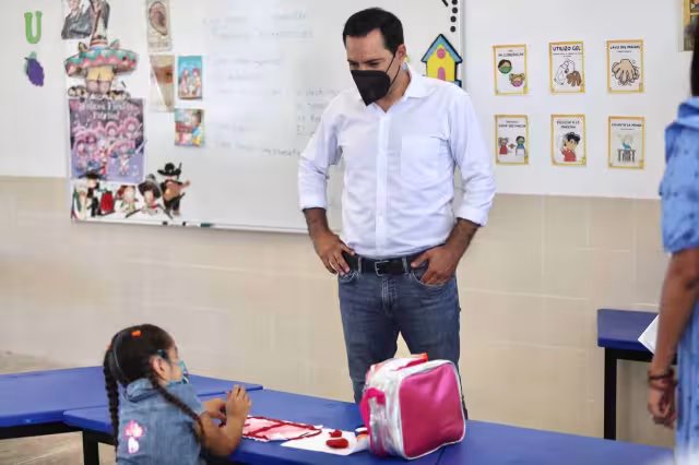 A entregar estos dos nuevos centros escolares, el gobernador Mauricio Vila convivió con alumnos y maestros de los planteles