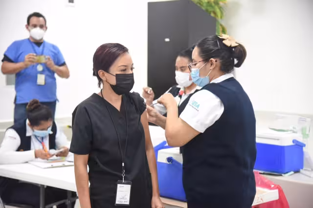 La primera carga de vacunas ya se aplicó en su totalidad, abarcando 4 mil 875 dosis