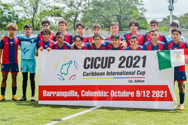 El profesor Gustavo Escobedo destacó la participación de los jóvenes, quienes lucieron de buena manera
