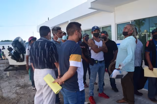 Los pescadores se quejaron del precio de la libreta de mar, ya que cuesta alrededor de $1,500 pesos, esto en plena crisis por falta de producto en el mar.
