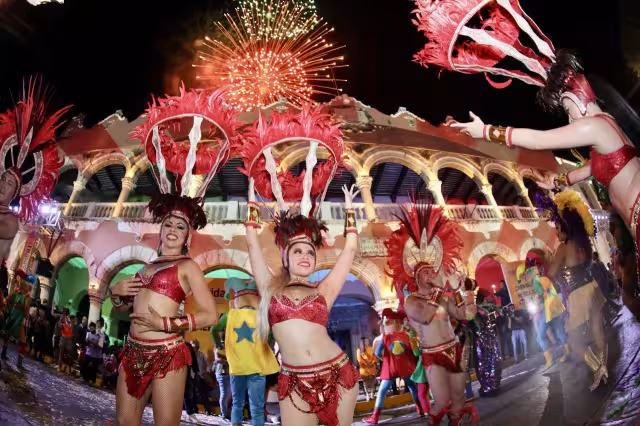 Yucatecos disfrutan del regreso del Carnaval de Mérida