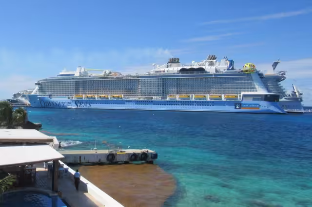 El crucero 'Odyssey Of The Seas' arribó al Puerto SSA México, cuyos turistas descendieron en la modalidad 'Free Flow'